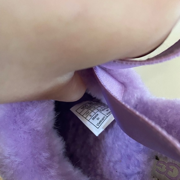 UGG PURPLE LAVENDER SUPER FLUFF SLIPPERS SIZE 6 - Picture 9 of 9